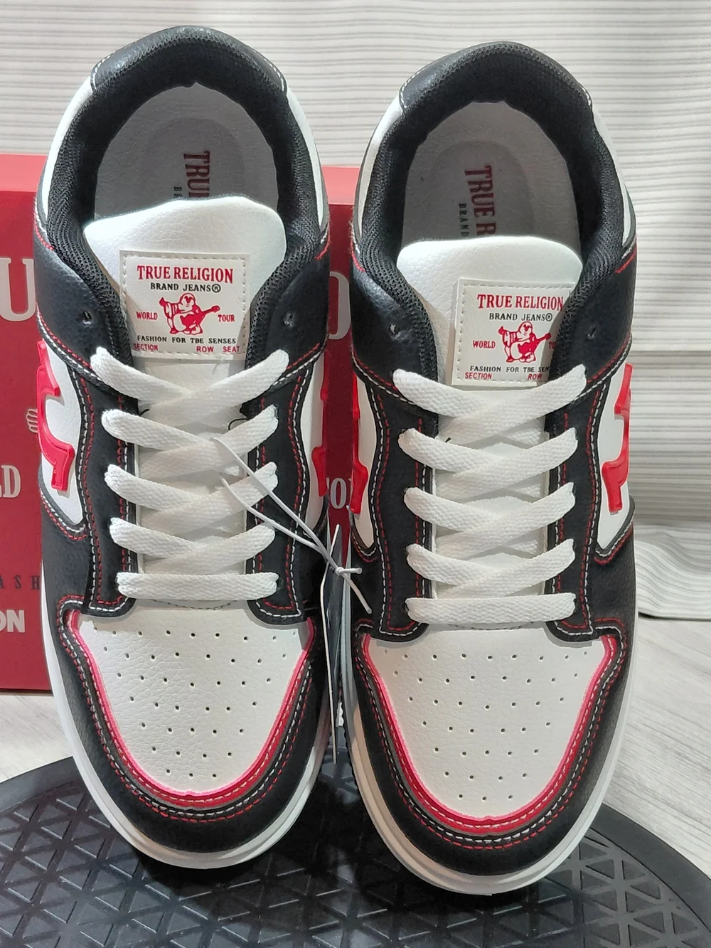 NEW True Religion Womens Arthur Court Low-Top Sneakers in White, Black & Red W8